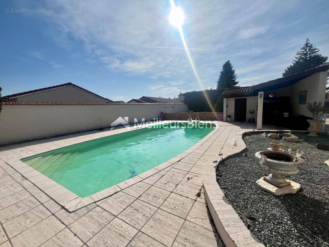 Maison à SURY-LE-COMTAL