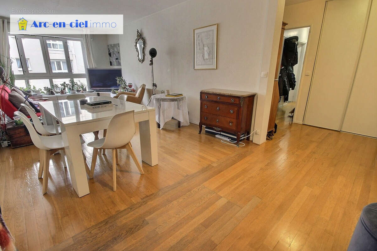 Appartement à PARIS-3E