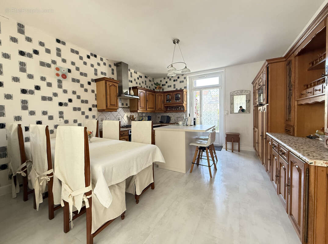 Maison à CONTREXEVILLE