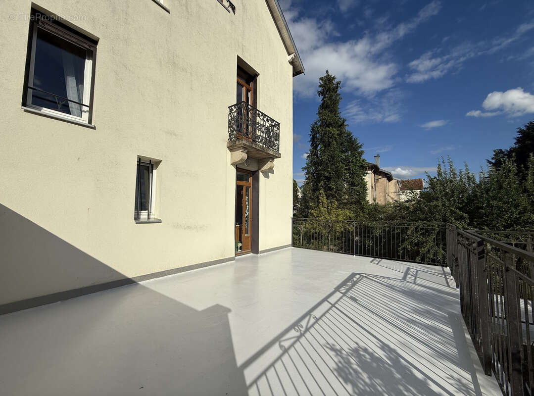 Maison à CONTREXEVILLE