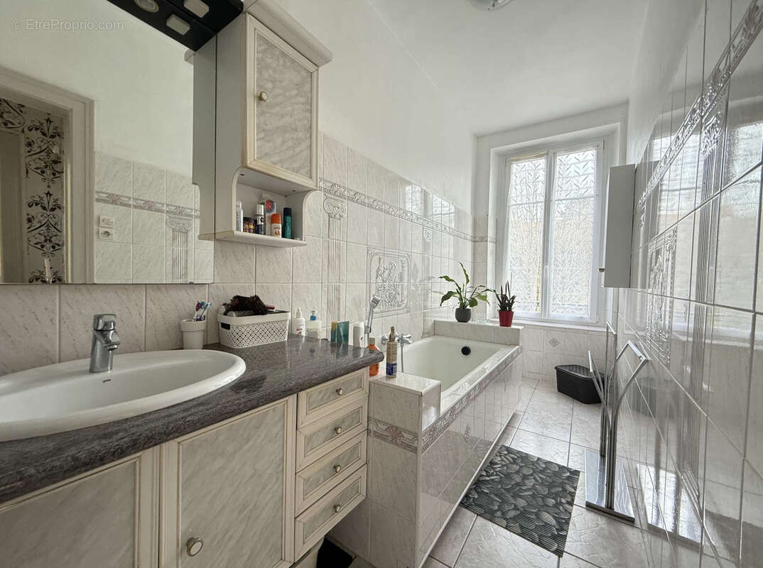 Maison à CONTREXEVILLE