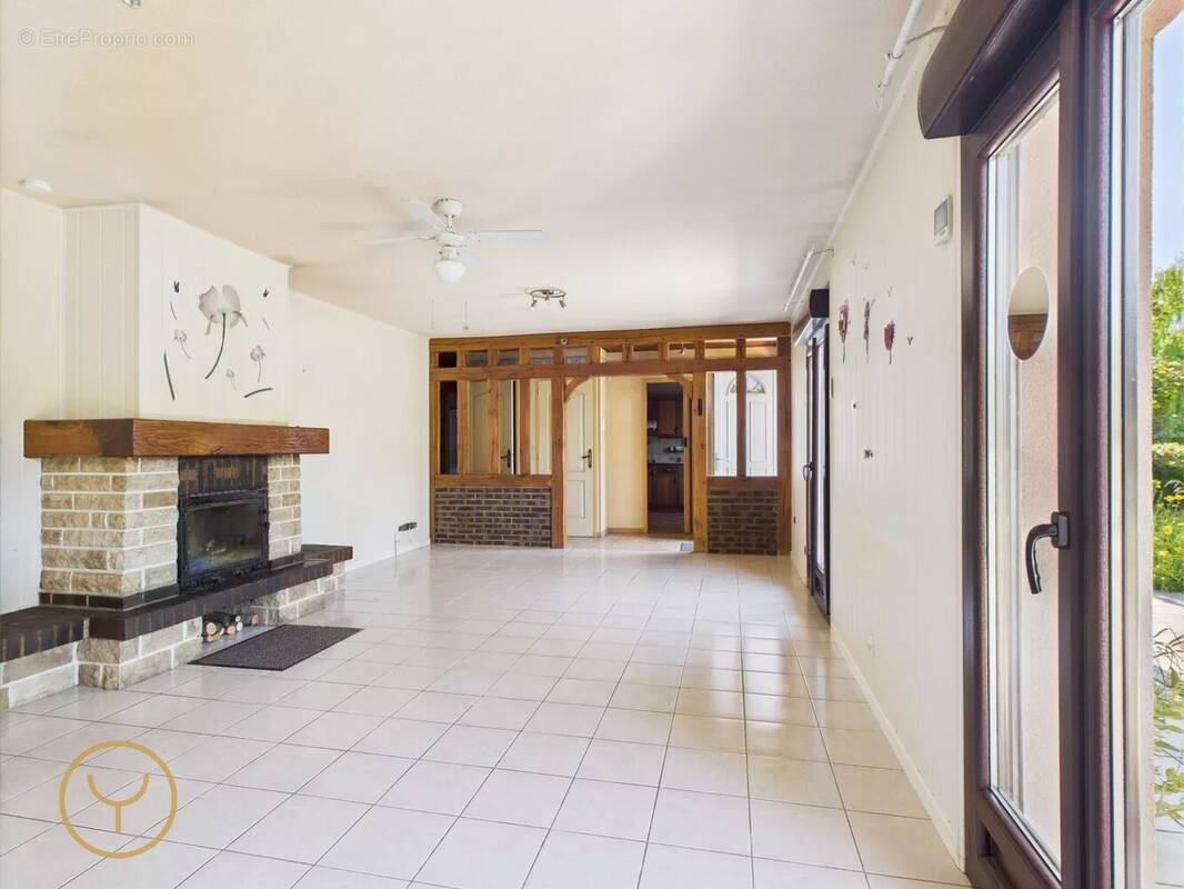 Maison à SAINT-POUANGE