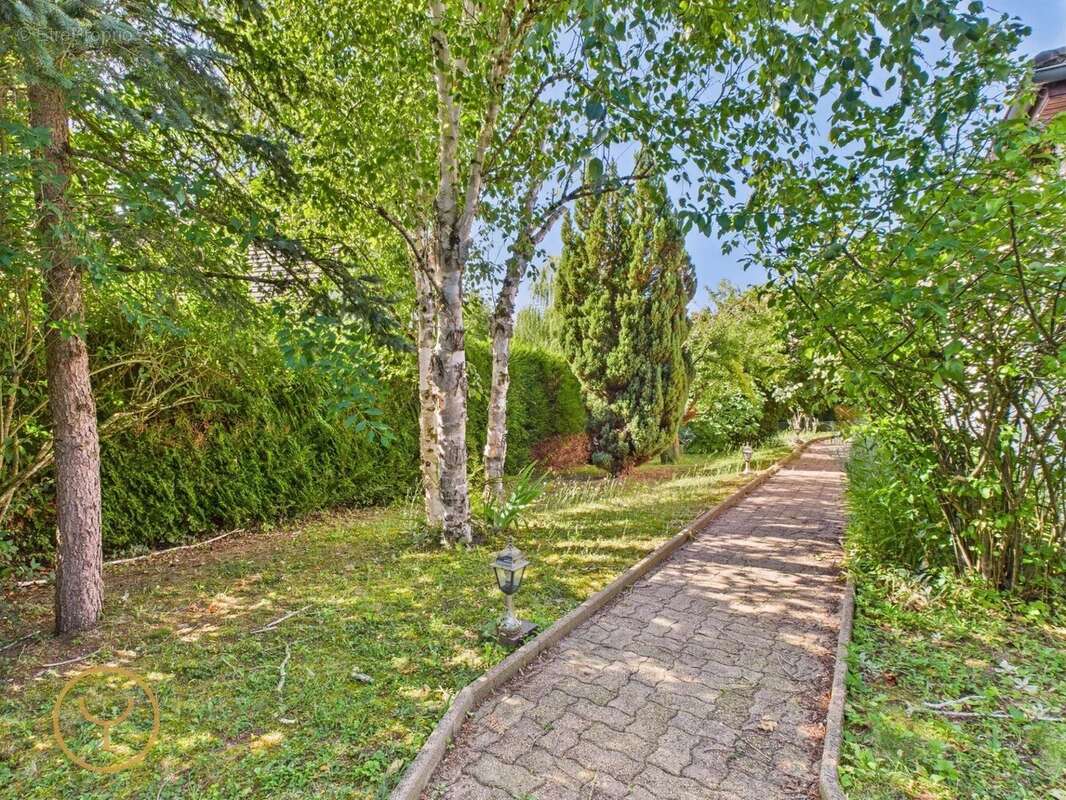 Maison à SAINT-POUANGE