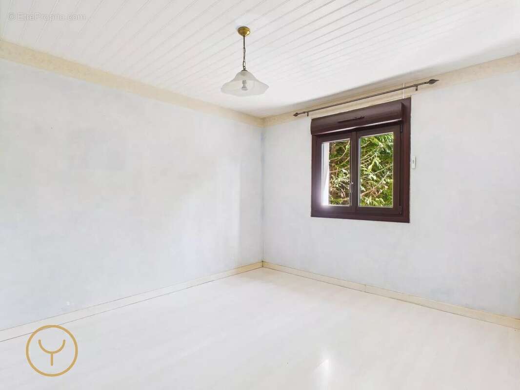 Maison à SAINT-POUANGE