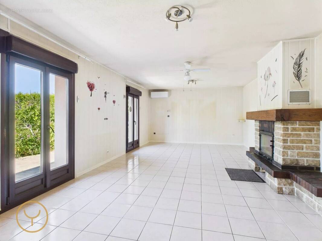 Maison à SAINT-POUANGE