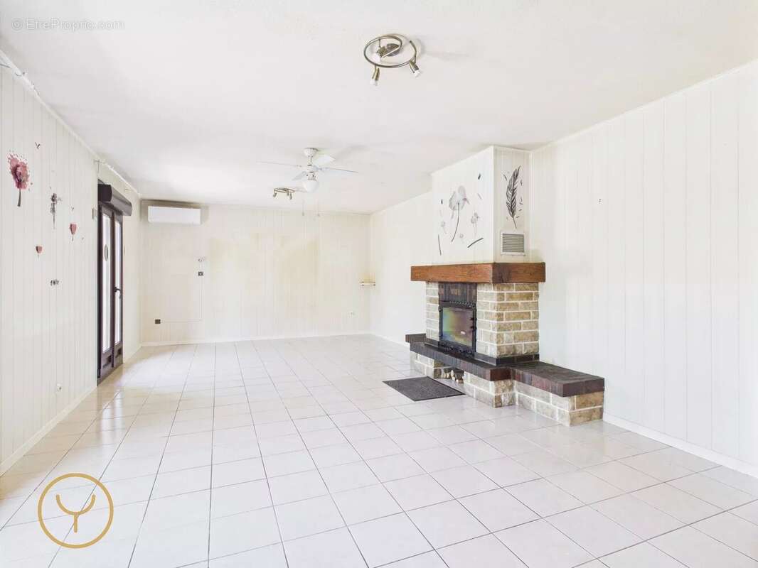 Maison à SAINT-POUANGE