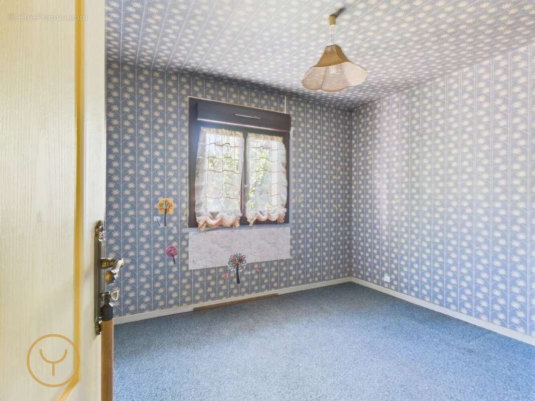 Maison à SAINT-POUANGE