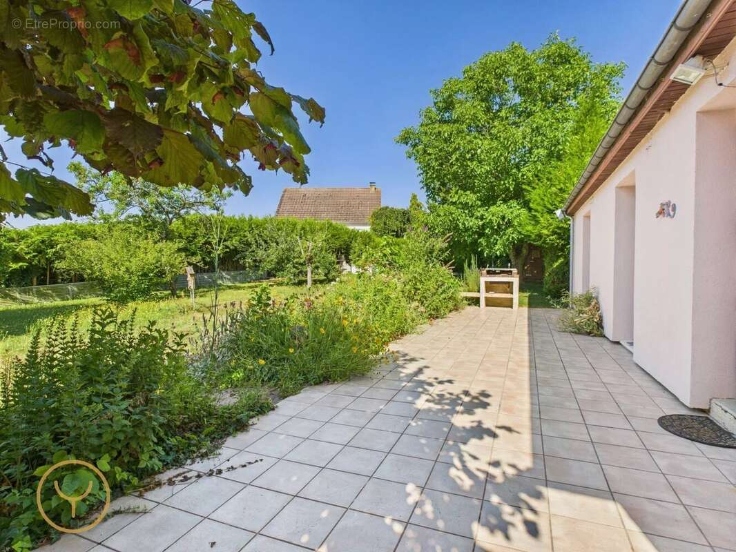 Maison à SAINT-POUANGE