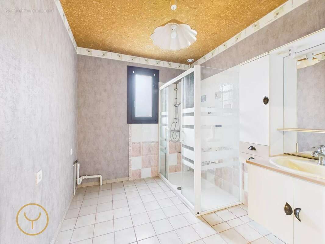 Maison à SAINT-POUANGE