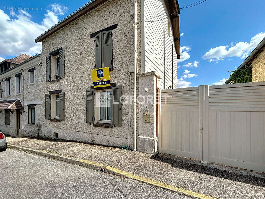 Maison à SAINT-MARCEL