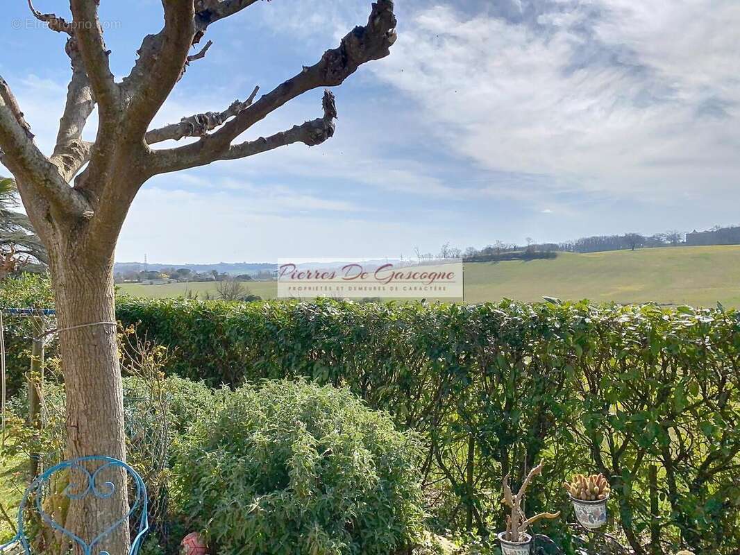 Maison à VIC-FEZENSAC