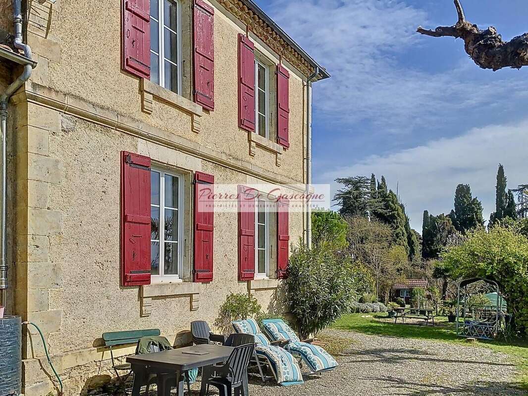 Maison à VIC-FEZENSAC