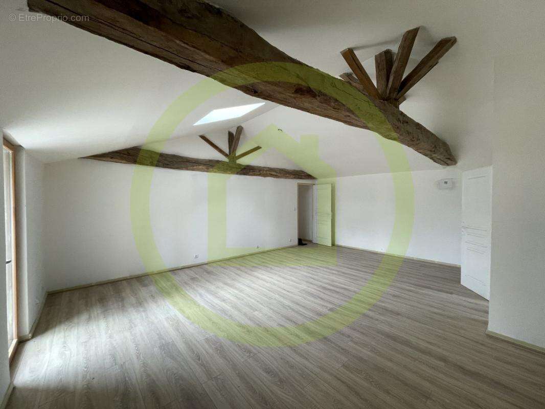 Maison à VILLEBOIS-LAVALETTE