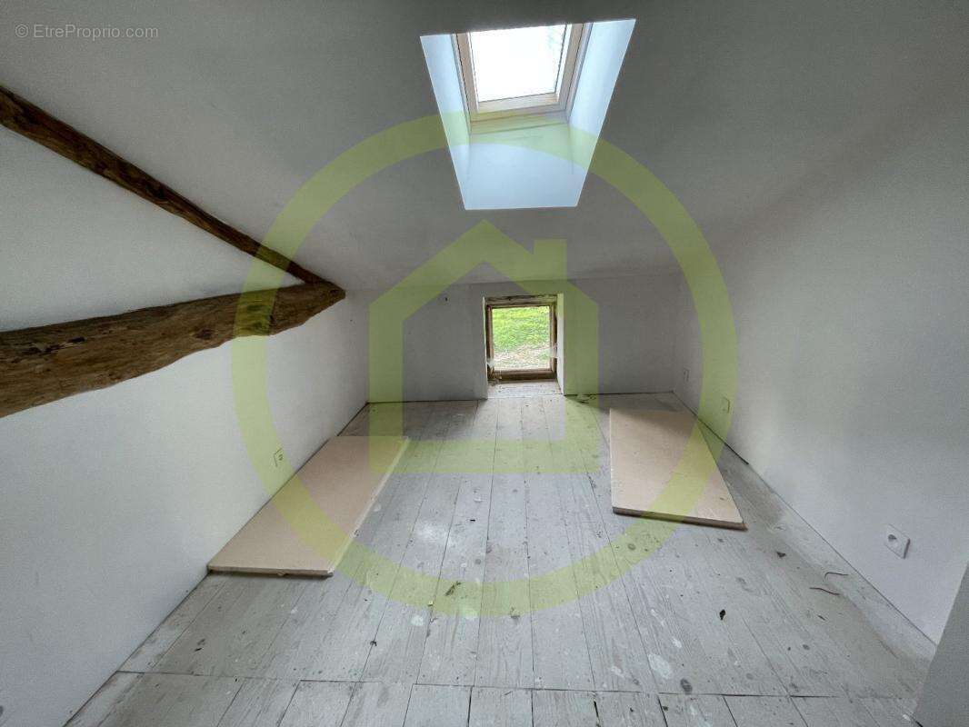 Maison à VILLEBOIS-LAVALETTE