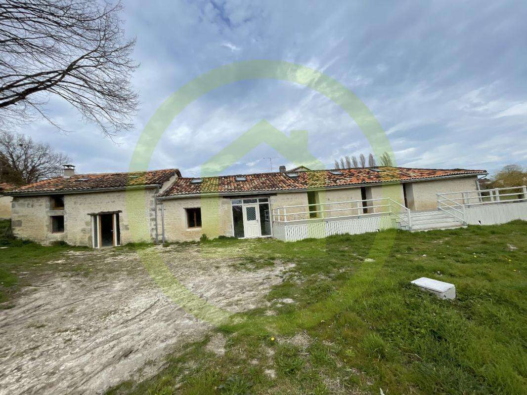 Maison à VILLEBOIS-LAVALETTE