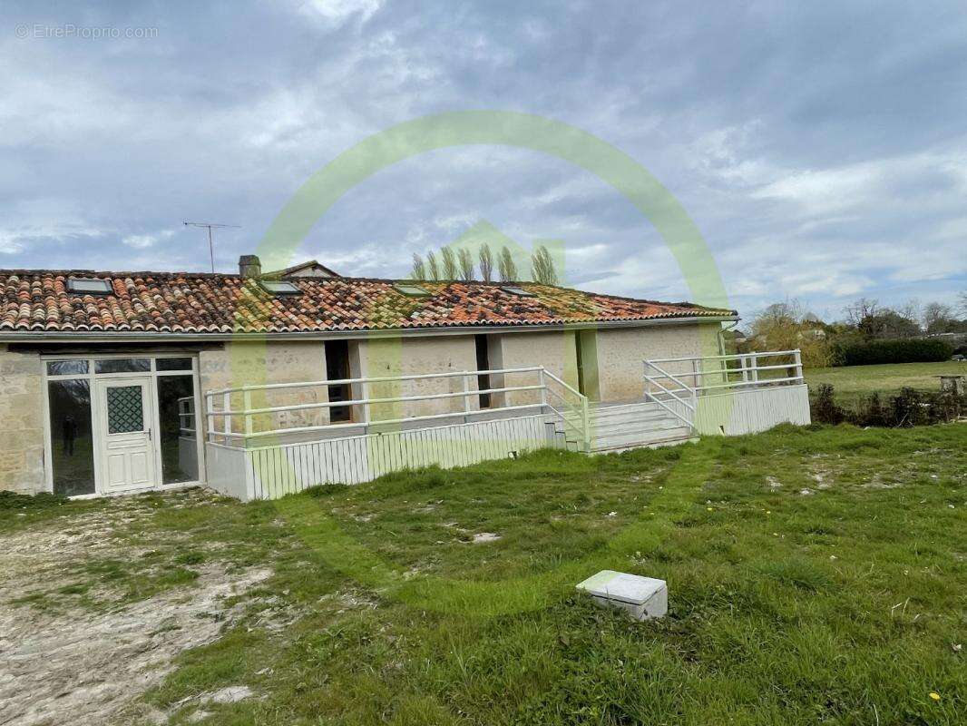 Maison à VILLEBOIS-LAVALETTE