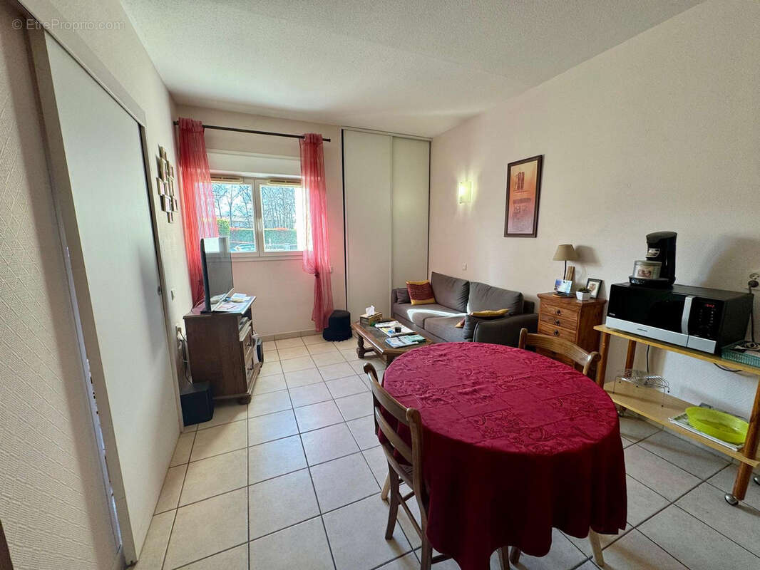 Appartement à PAREMPUYRE