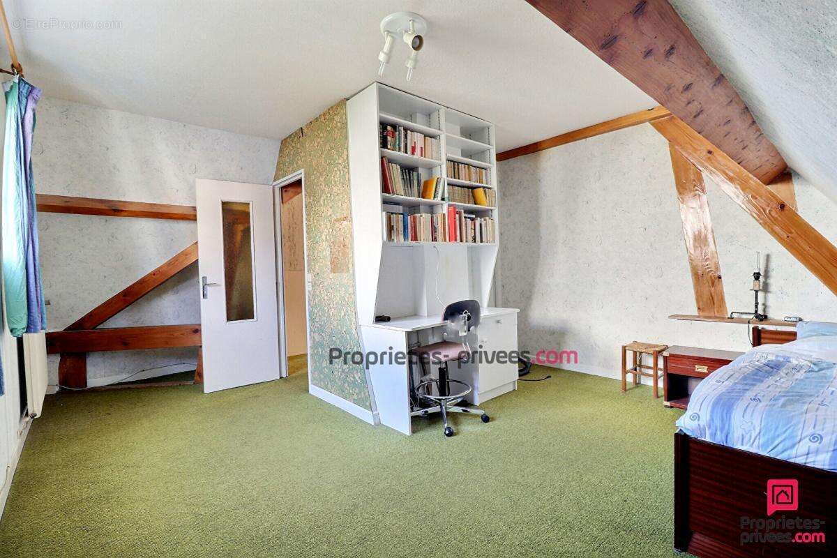 Maison à SAINTE-GENEVIEVE-DES-BOIS