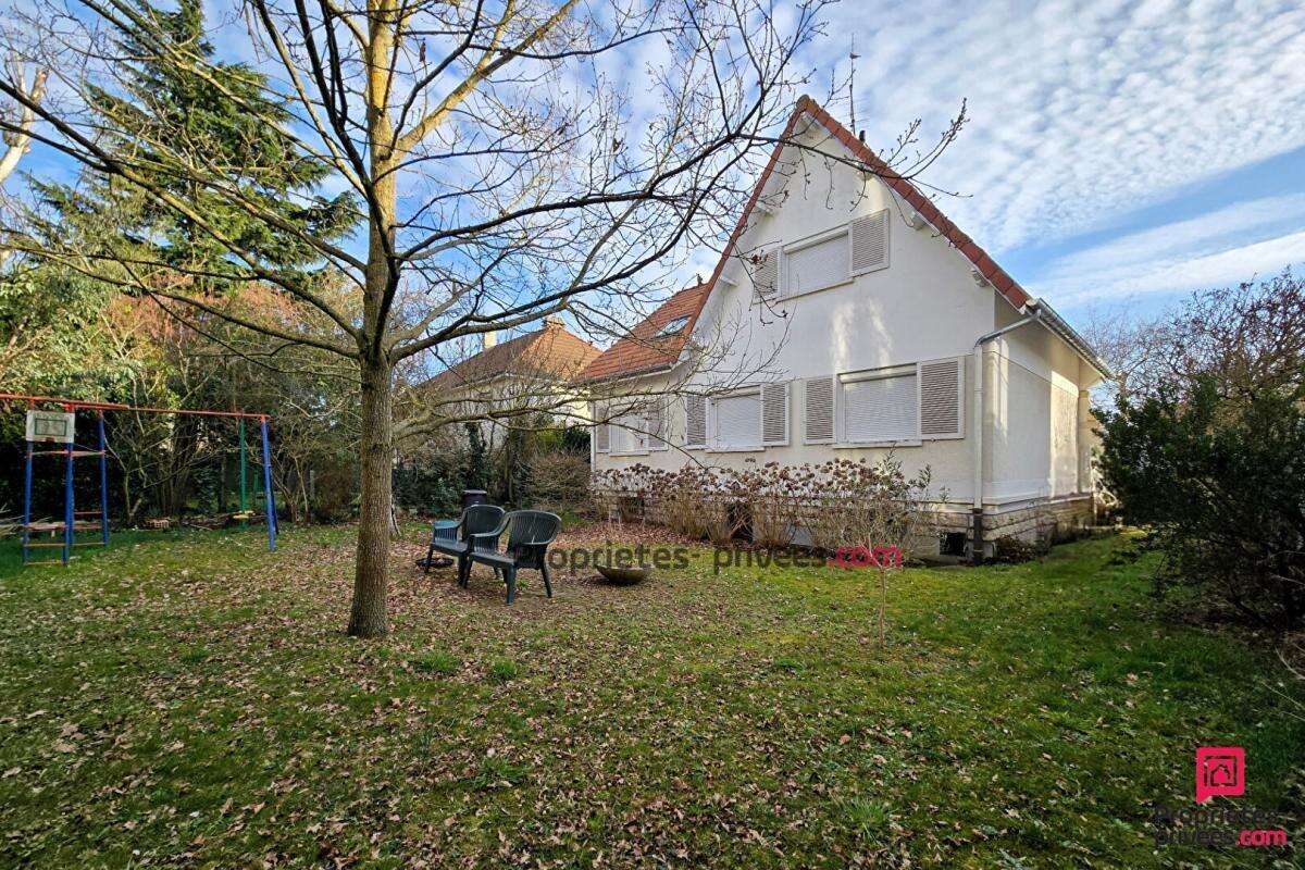 Maison à SAINTE-GENEVIEVE-DES-BOIS