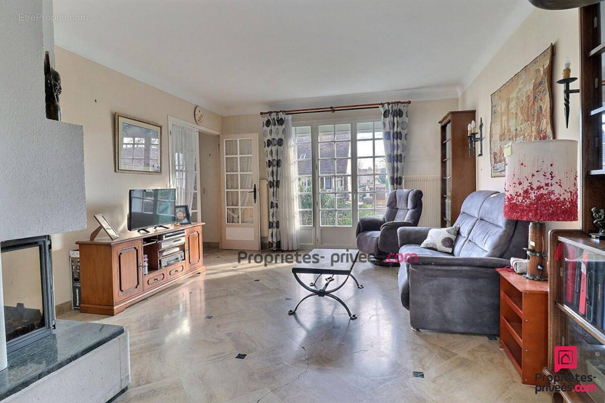 Maison à SAINTE-GENEVIEVE-DES-BOIS