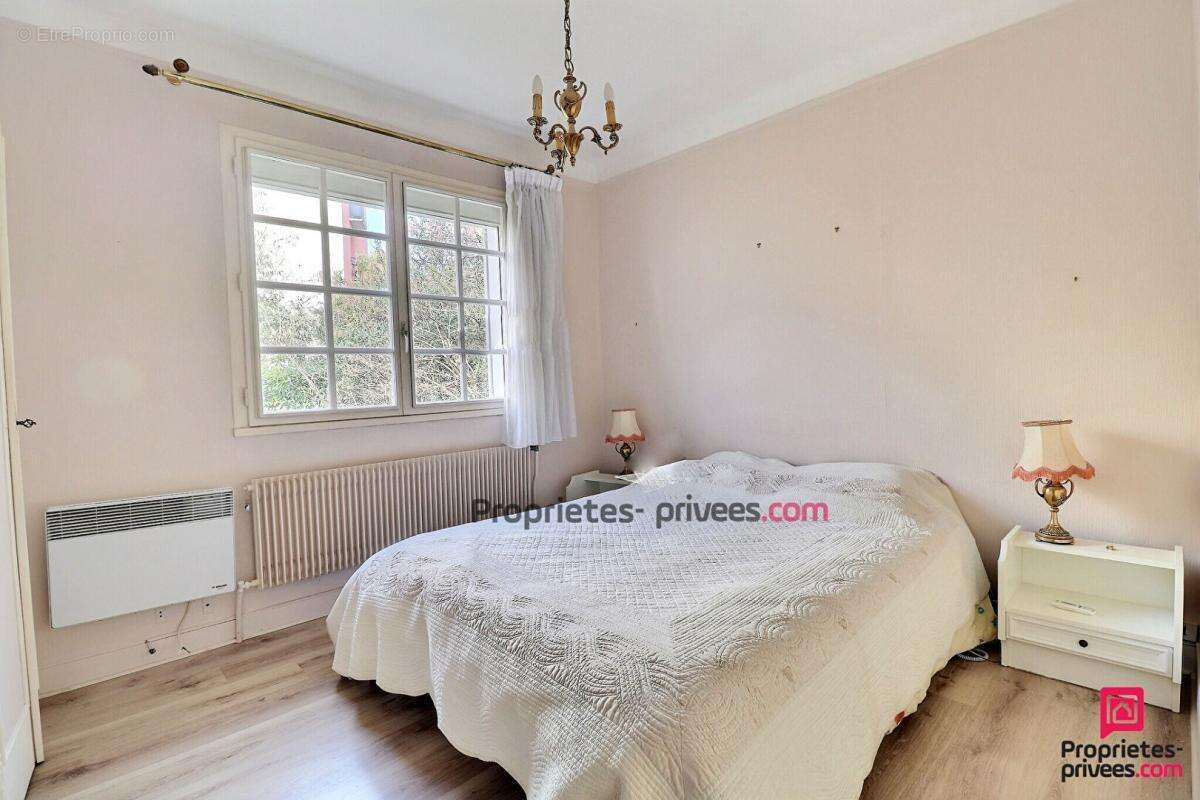 Maison à SAINTE-GENEVIEVE-DES-BOIS