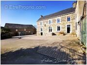 Maison à NEANT-SUR-YVEL