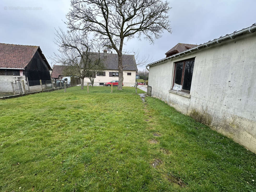 Maison à MONCHY-SUR-EU