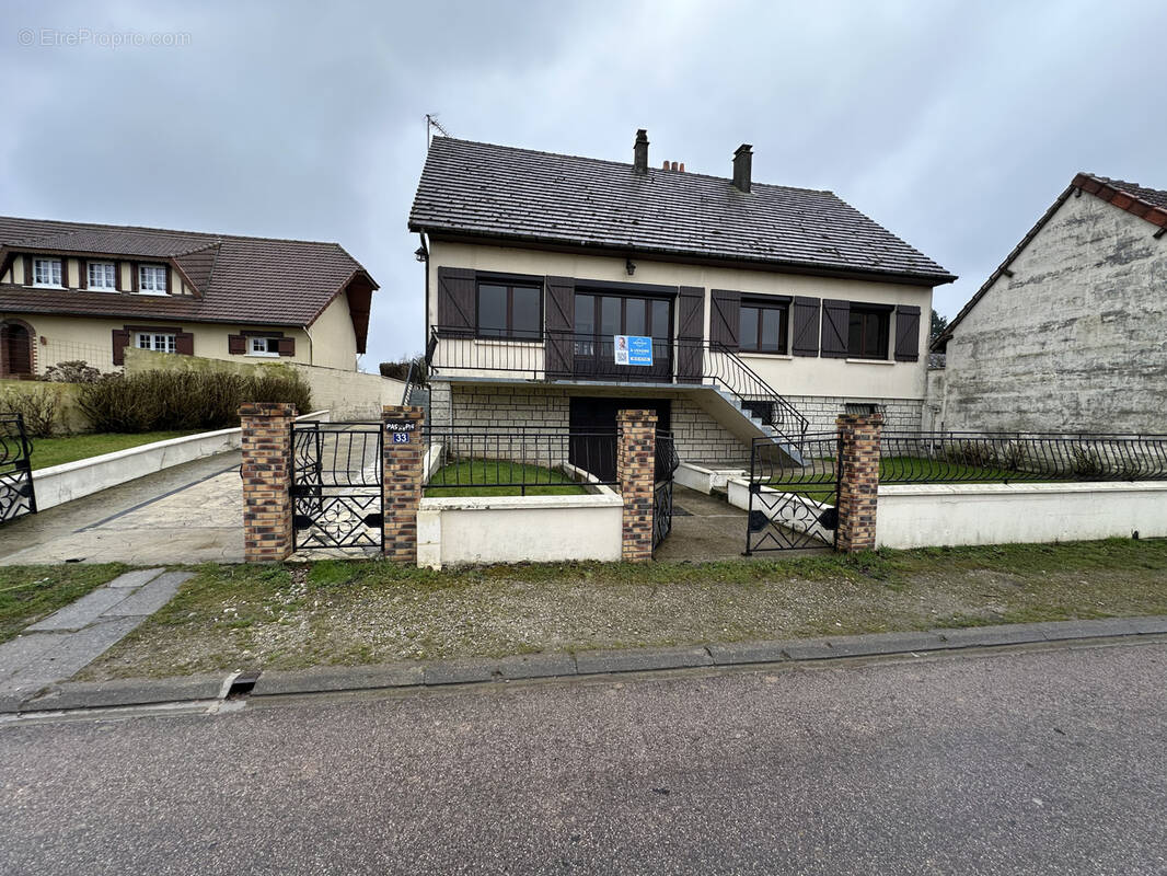 Maison à MONCHY-SUR-EU