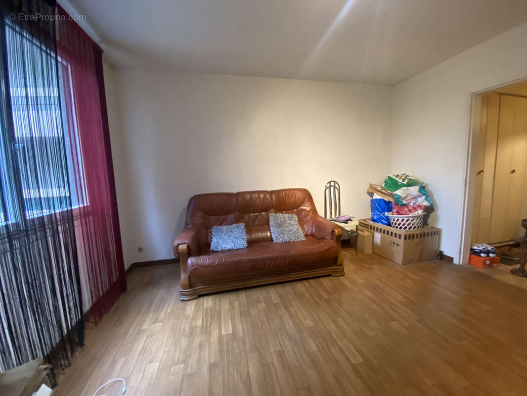 Appartement à ONET-LE-CHATEAU