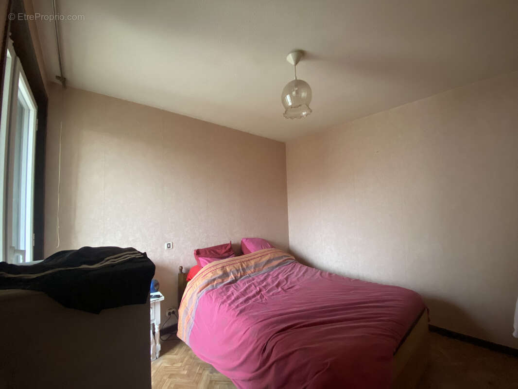 Appartement à ONET-LE-CHATEAU