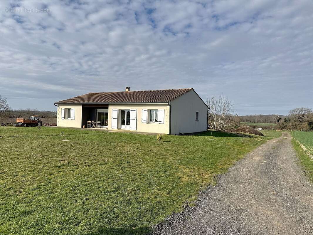 Maison à SAINT-PROJET-SAINT-CONSTANT