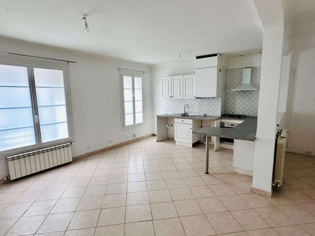Appartement à MARSEILLE-4E