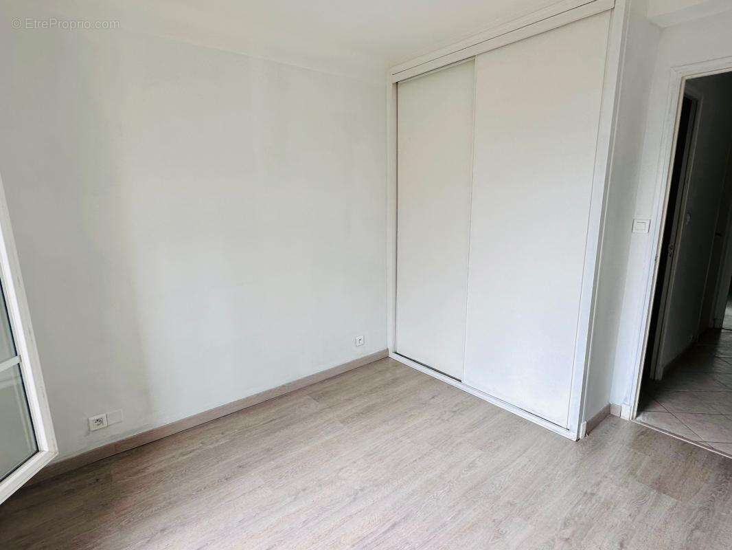 Appartement à MARSEILLE-4E