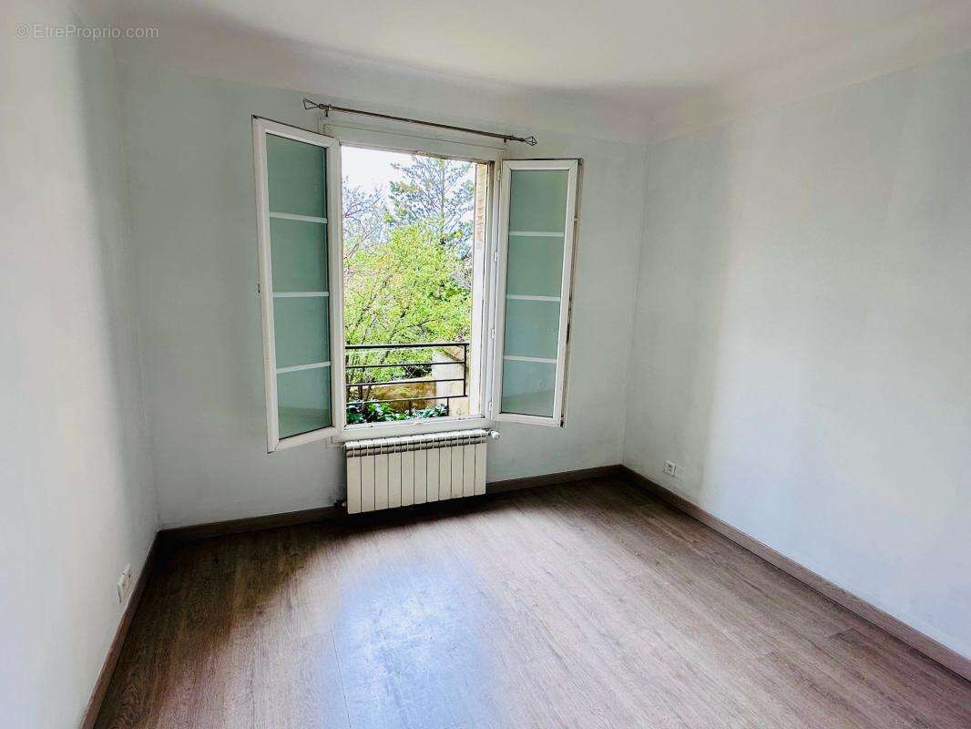 Appartement à MARSEILLE-4E