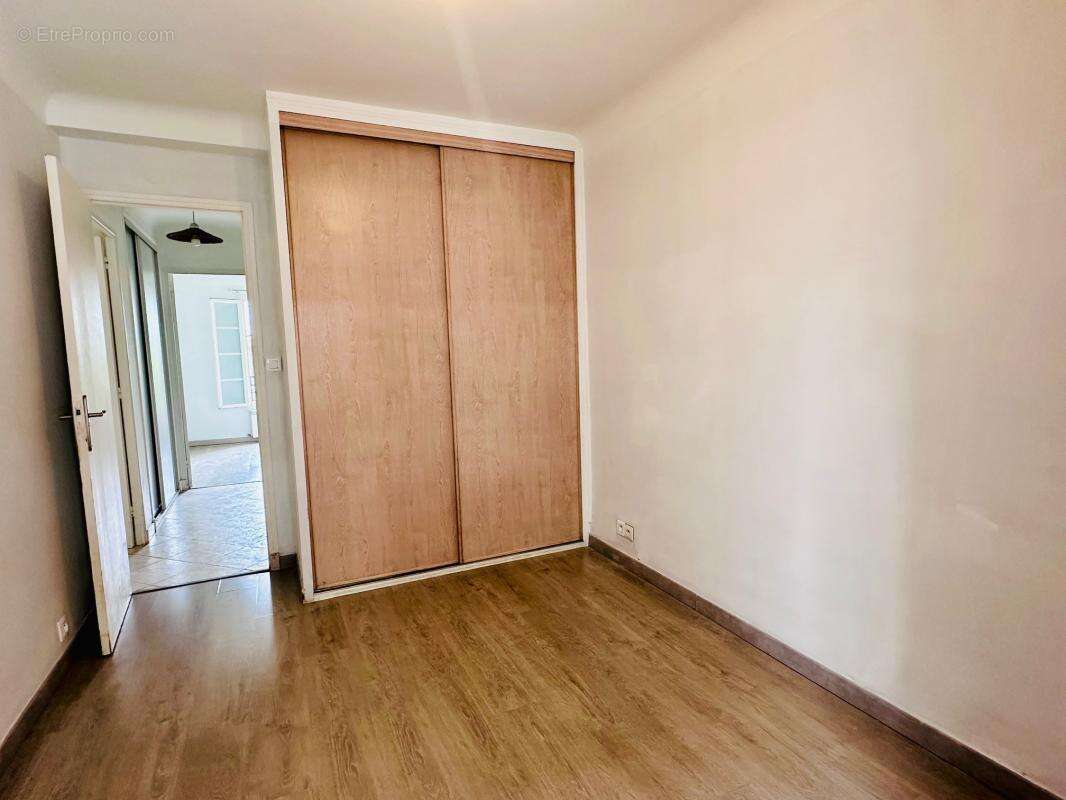 Appartement à MARSEILLE-4E