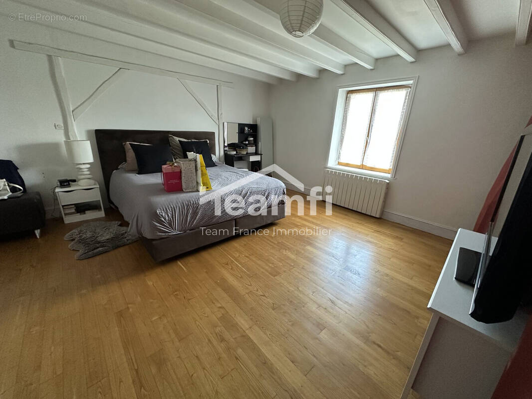 Maison à VOLLORE-VILLE