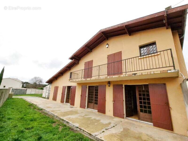 Maison à AMBARES-ET-LAGRAVE