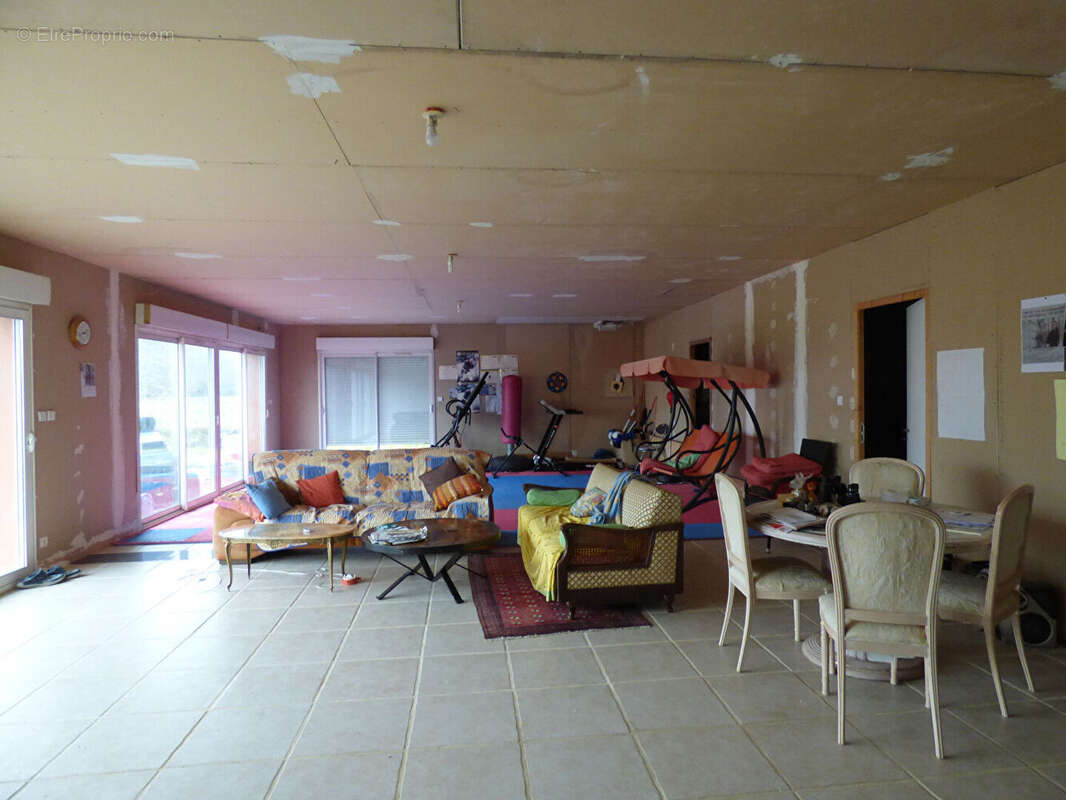 Maison à SAINT-TRIVIER-DE-COURTES