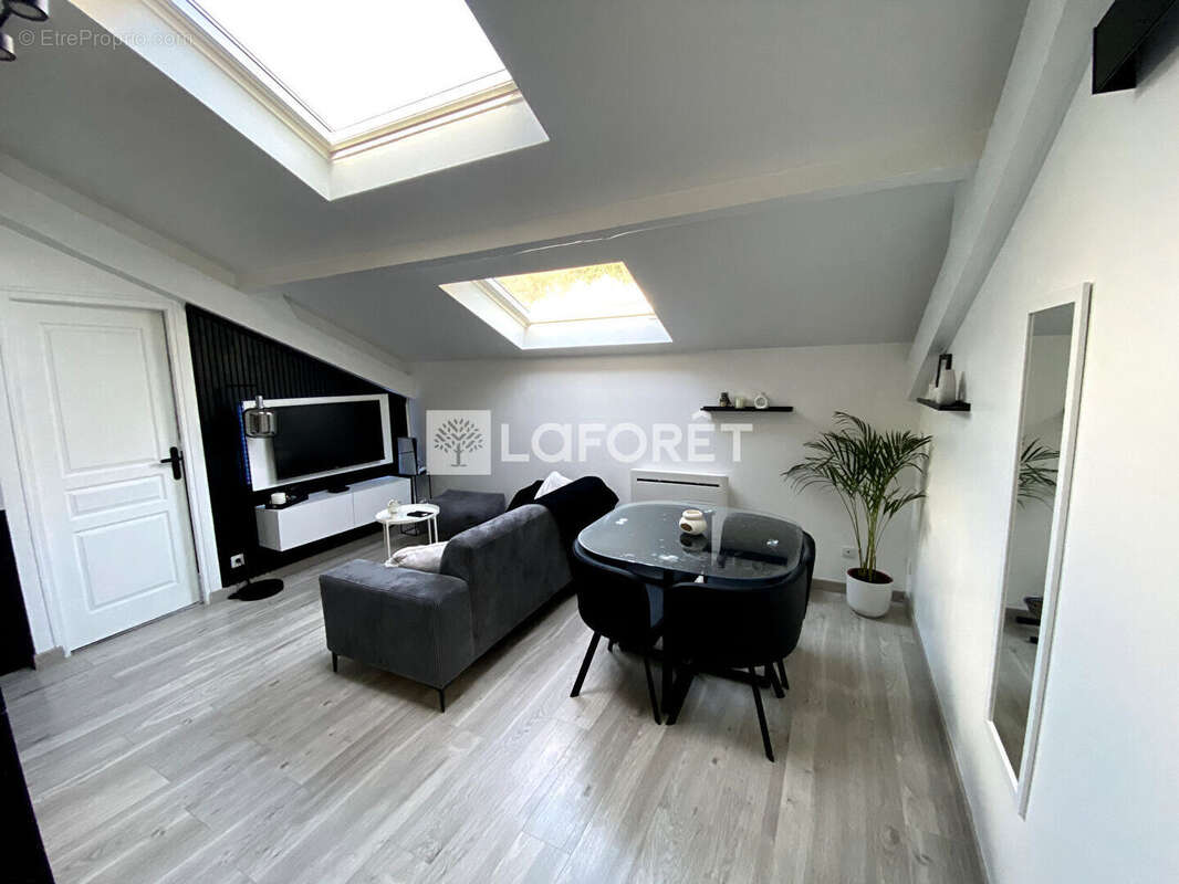 Appartement à JUZIERS