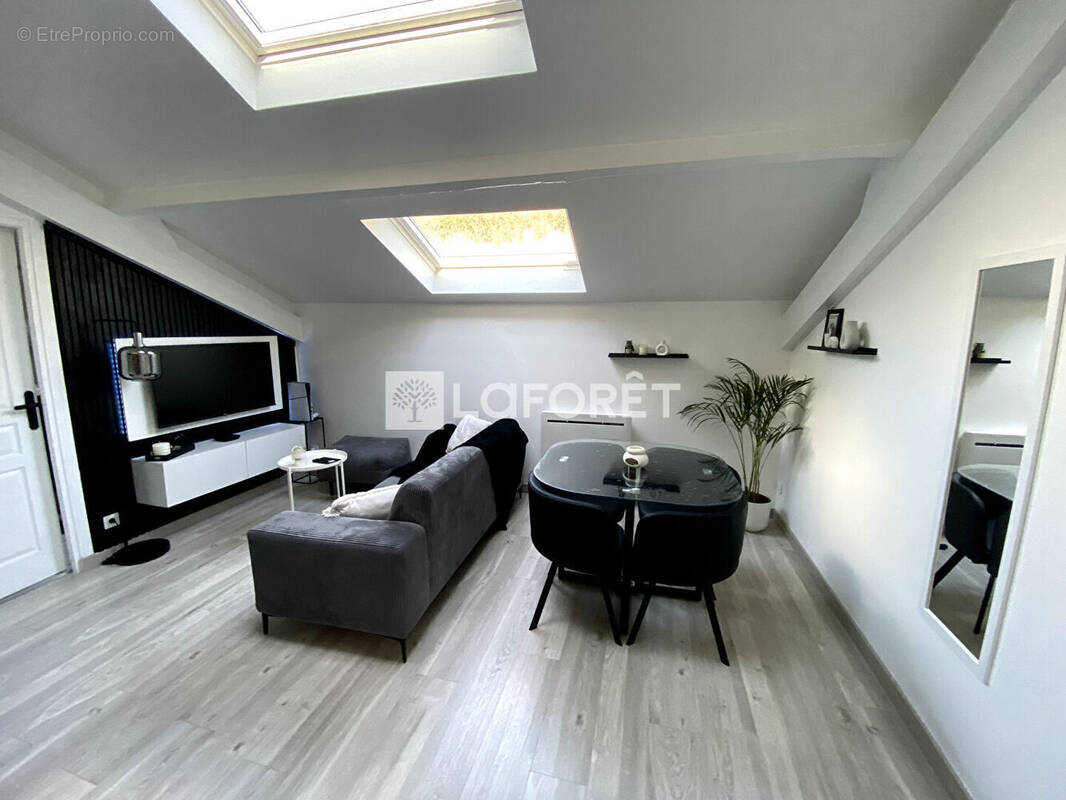 Appartement à JUZIERS