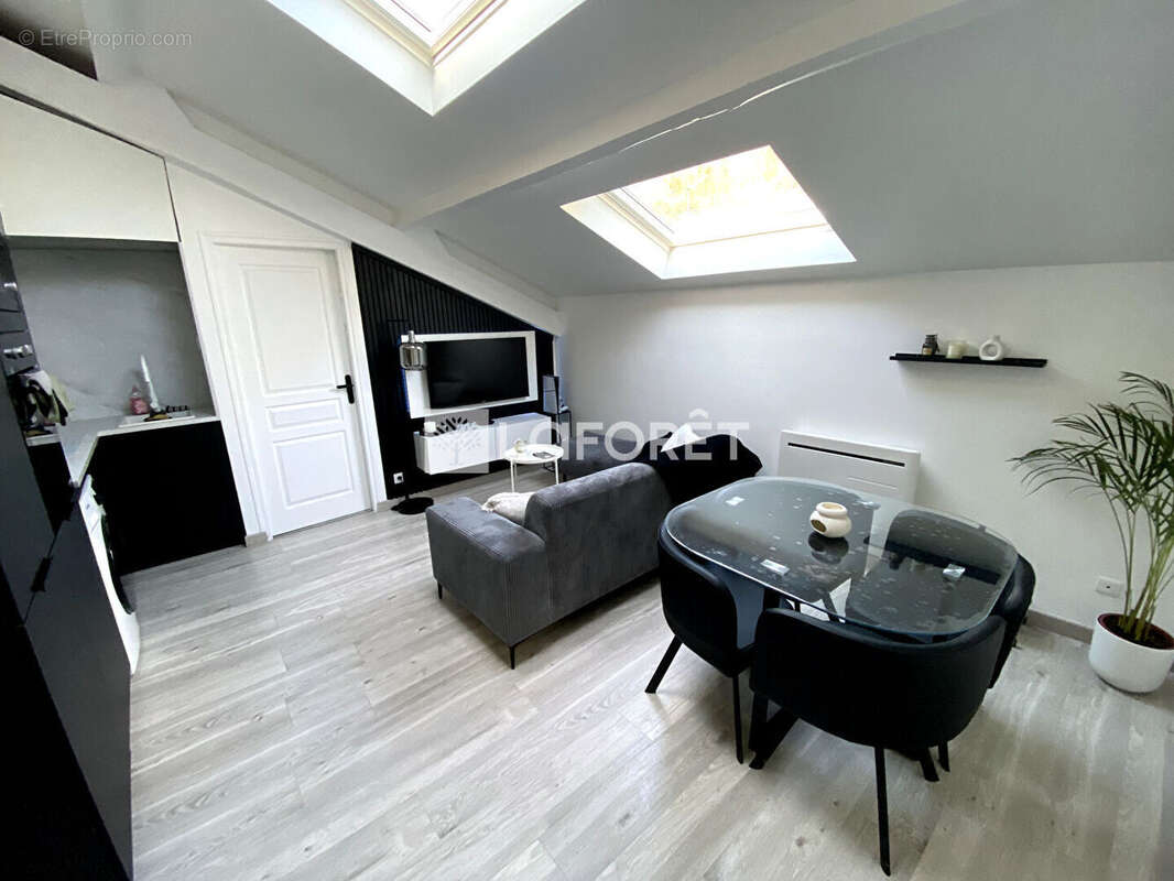 Appartement à JUZIERS