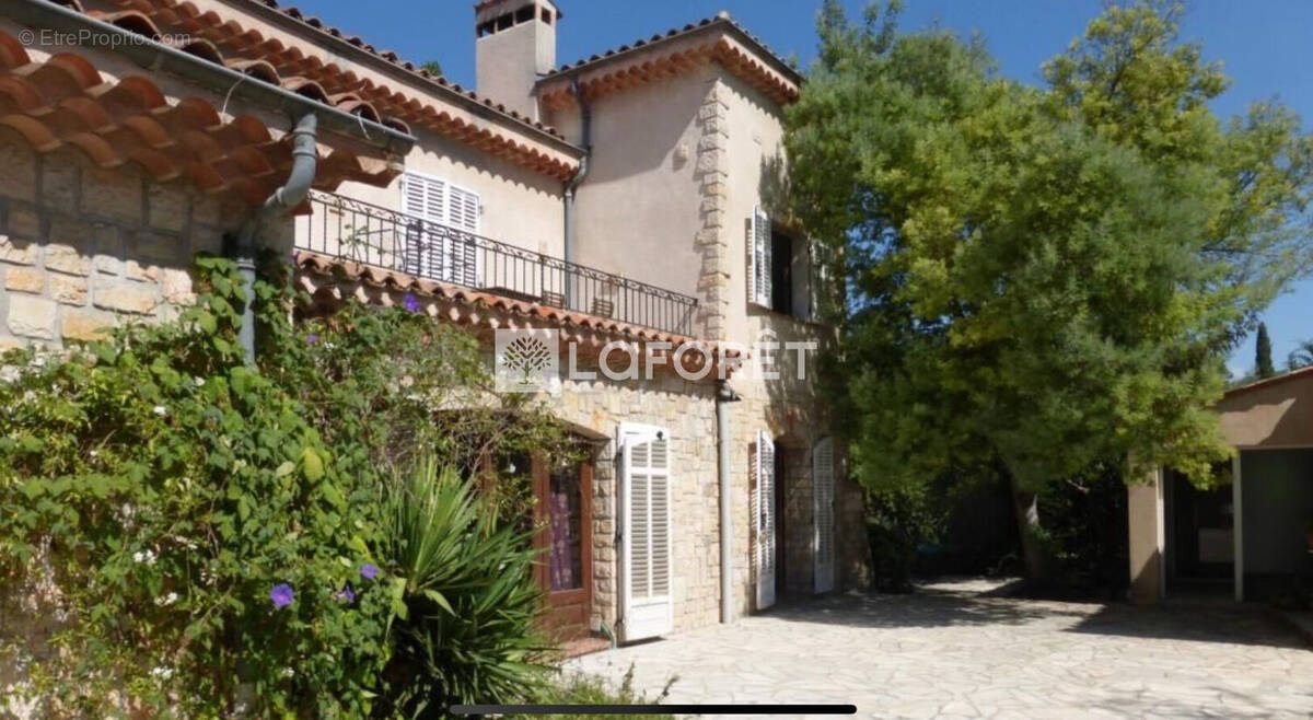 Appartement à MOUANS-SARTOUX