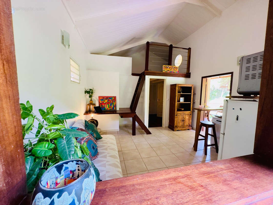 Maison à REMIRE-MONTJOLY