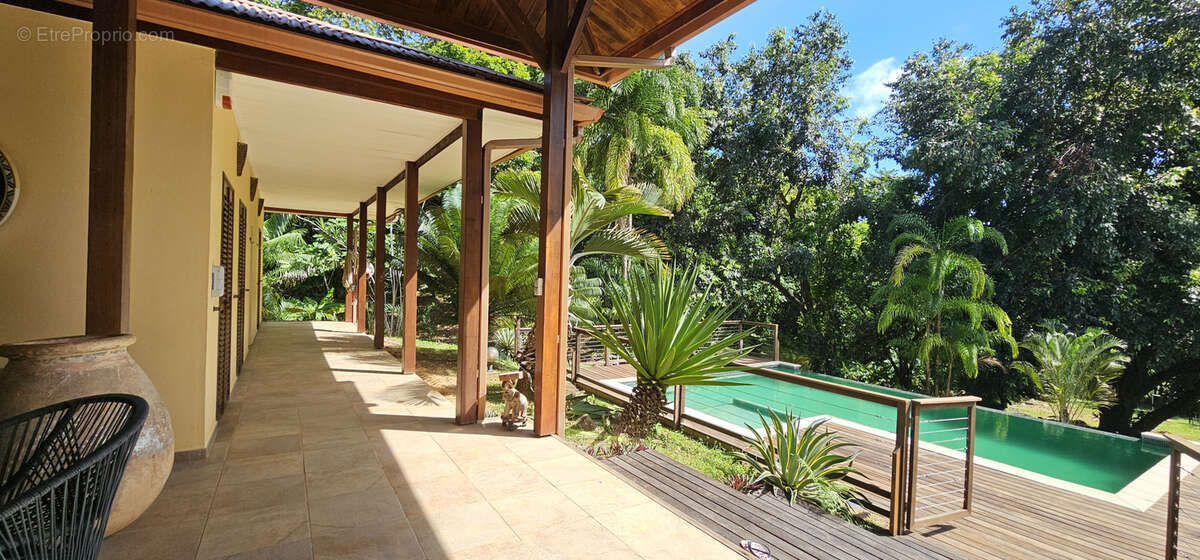 Maison à REMIRE-MONTJOLY