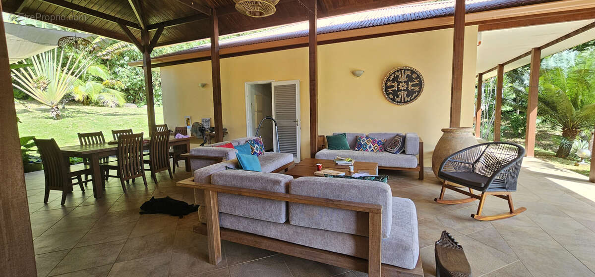 Maison à REMIRE-MONTJOLY