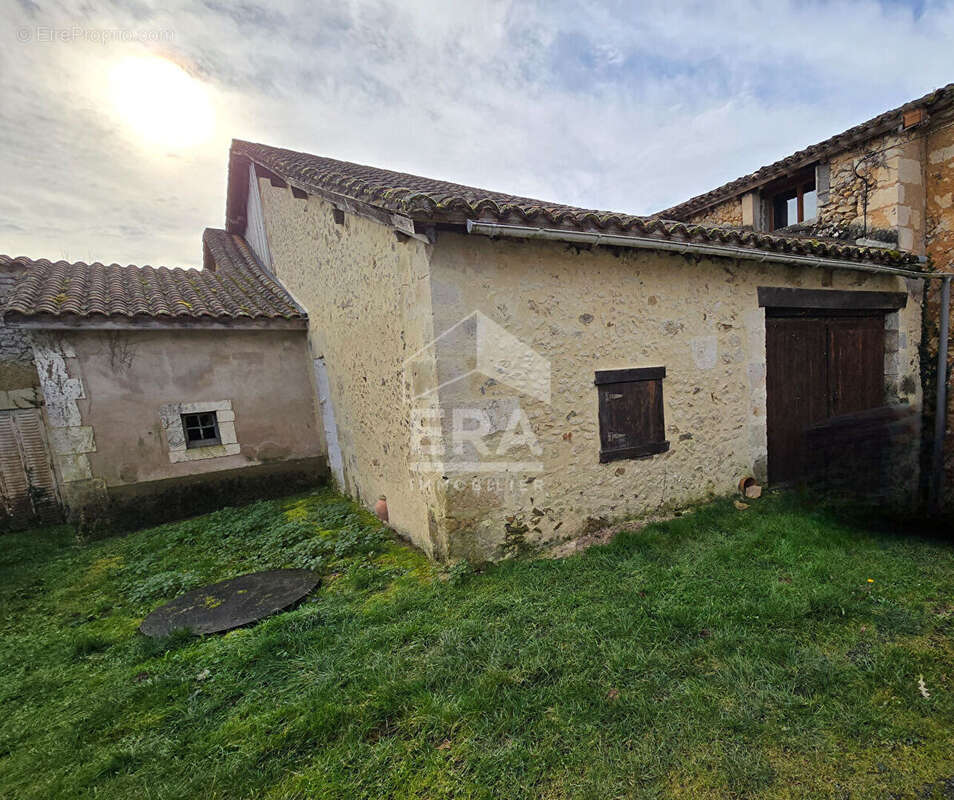 Maison à SAINT-FRONT-DE-PRADOUX