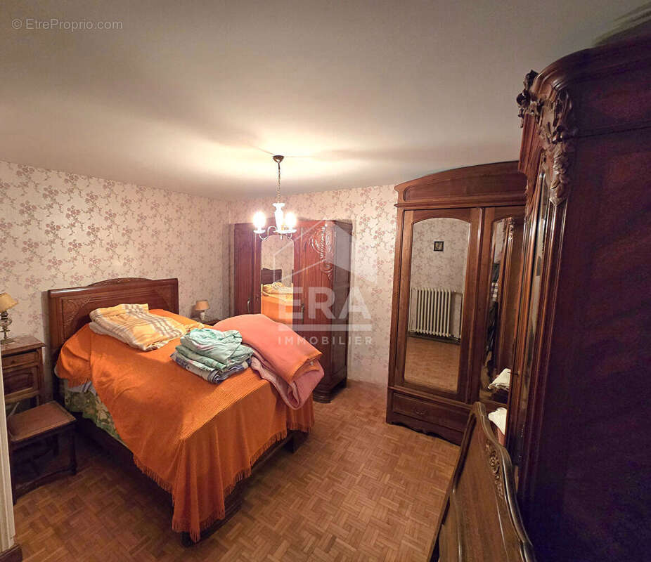 Maison à SAINT-FRONT-DE-PRADOUX