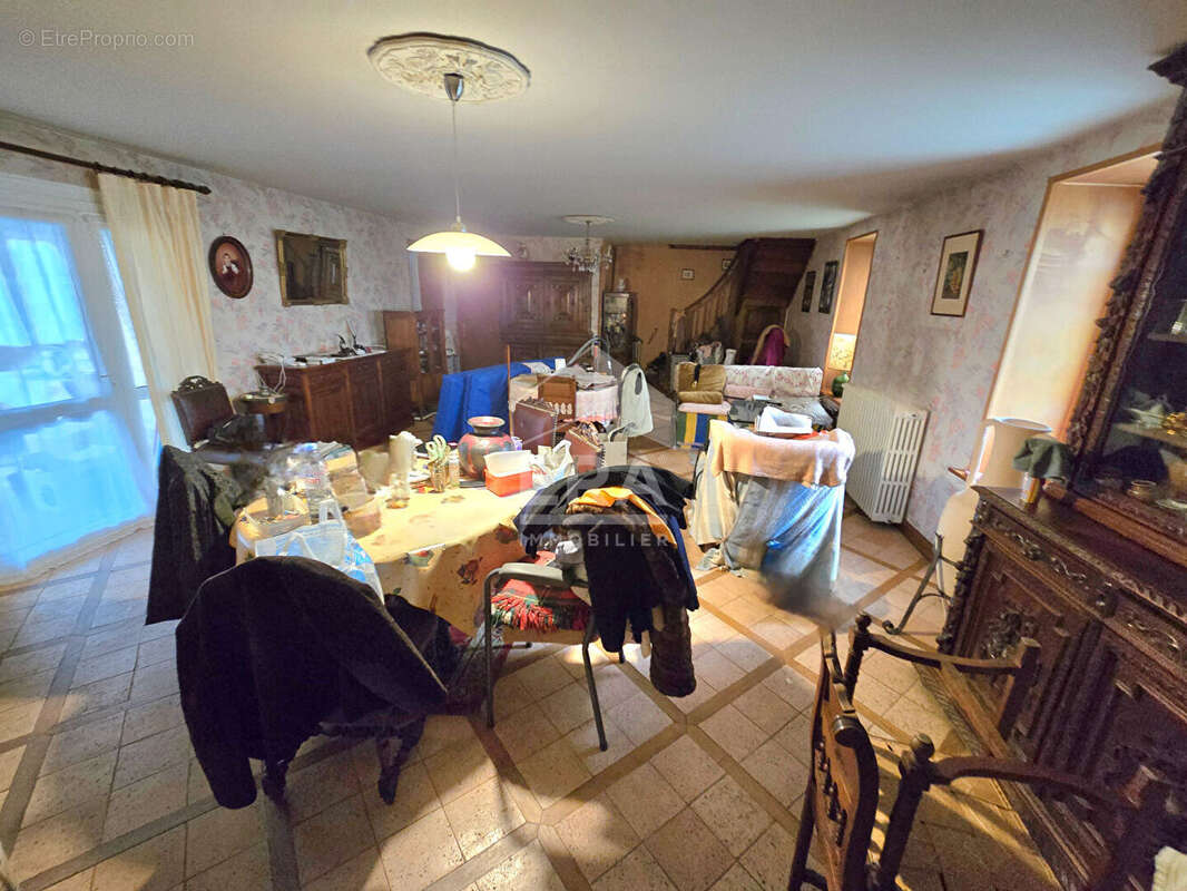 Maison à SAINT-FRONT-DE-PRADOUX