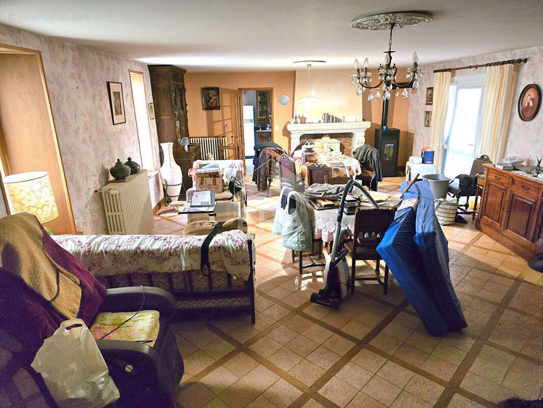 Maison à SAINT-FRONT-DE-PRADOUX