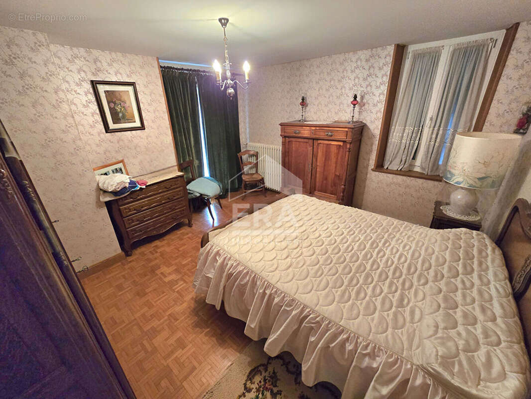 Maison à SAINT-FRONT-DE-PRADOUX